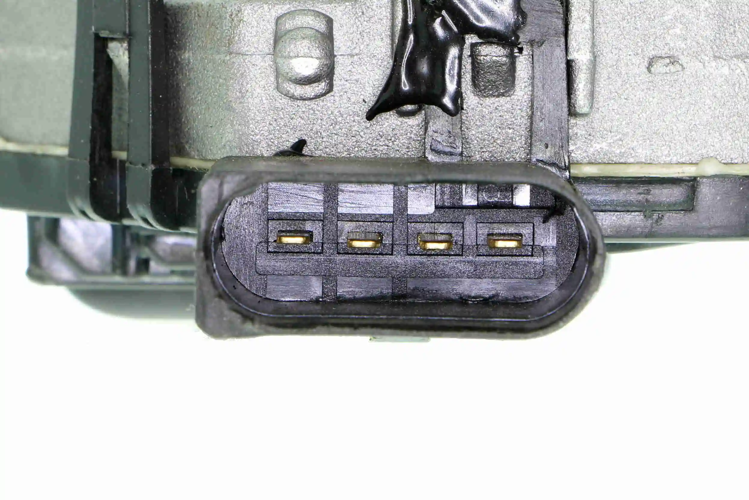 Volkswagen Passat  (2014 - 2026) Ön cam silecek motoru çıkma